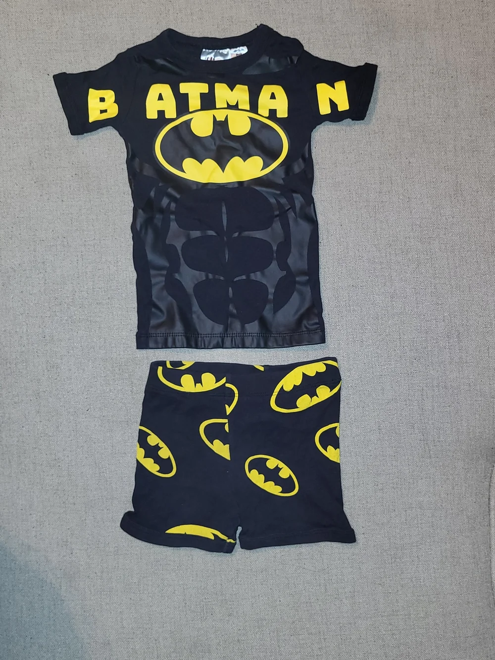 H&M DC Batman Boys Black and Yellow Pajama Set